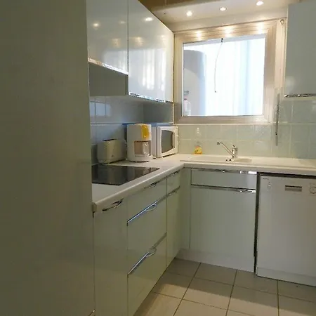 T2 Avec Terrasse Sud, Garage, Centre-ville Du Lavandou, Proche - Fr-1-251-789